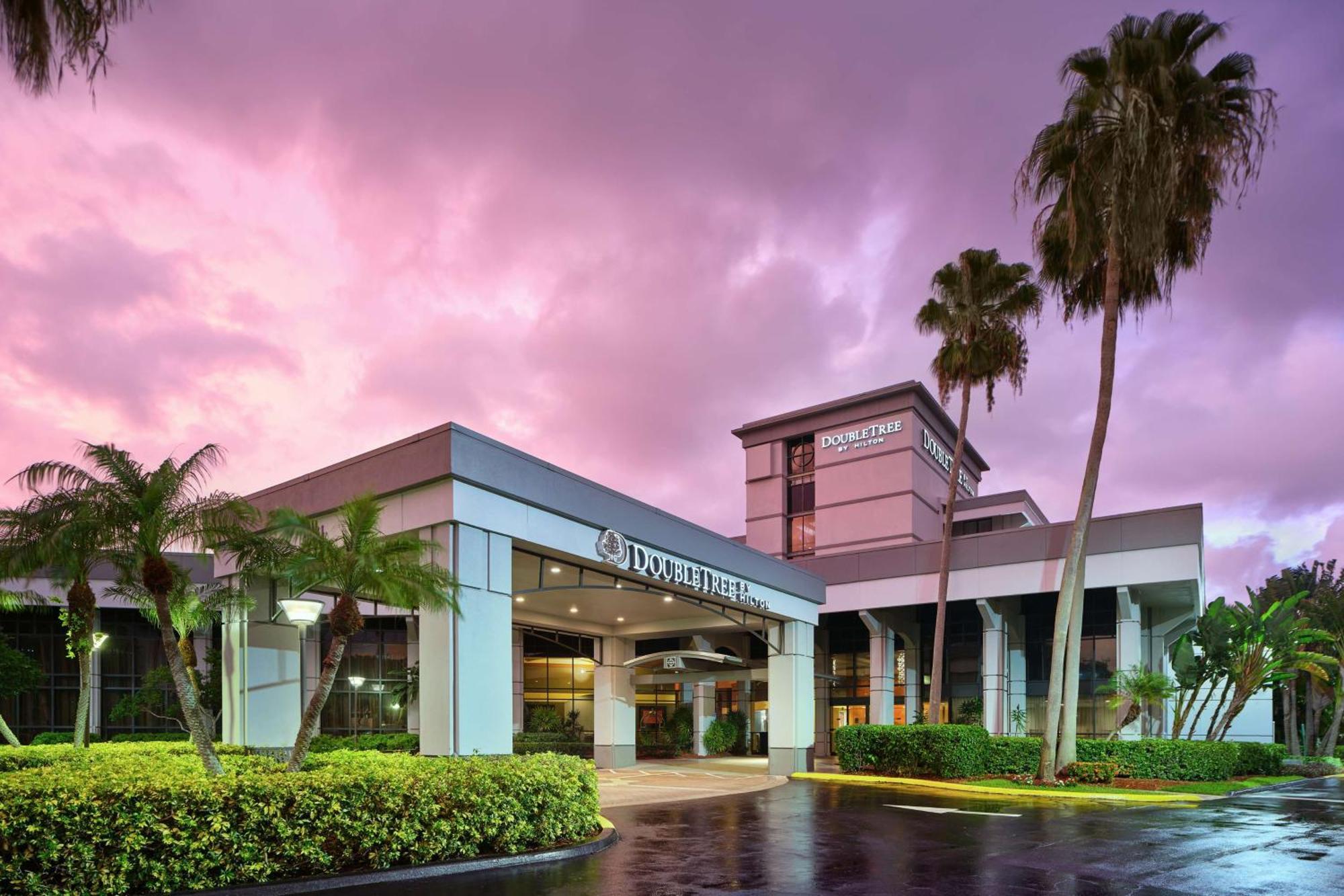 Doubletree By Hilton Palm Beach Gardens Exterior photo