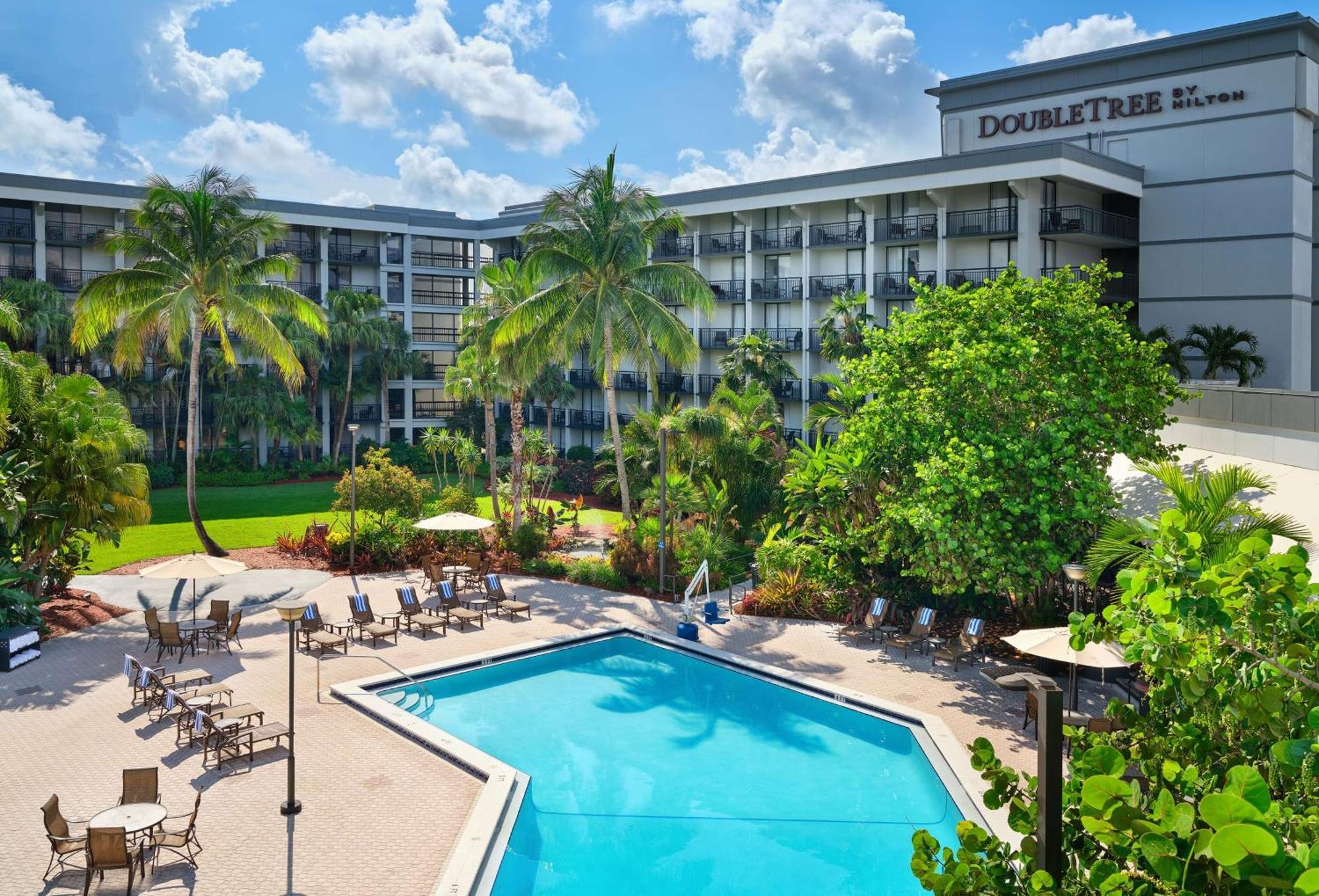 Doubletree By Hilton Palm Beach Gardens Exterior photo